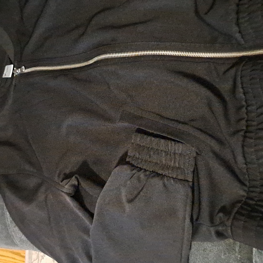 Old Navy Active Black Zip-Up Jacket, w/ pockets. Size Medium, Lightweight. - Picture 3 of 4